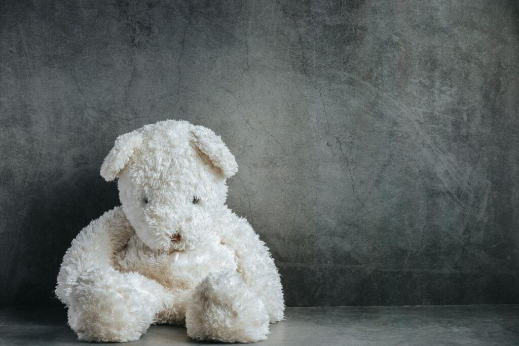 A mãe encontrou um pó com cheiro e textura estranha no berço do bebê