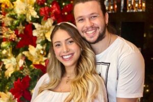 Bruno apoiando a esposa, maria Luiza, durante o parto de Ravi