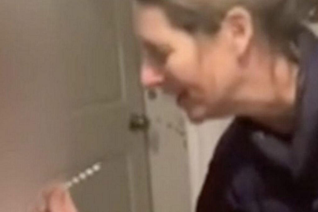 Laura possui 54 anos e é professora de biologia em Nova Iorque, nos EUA