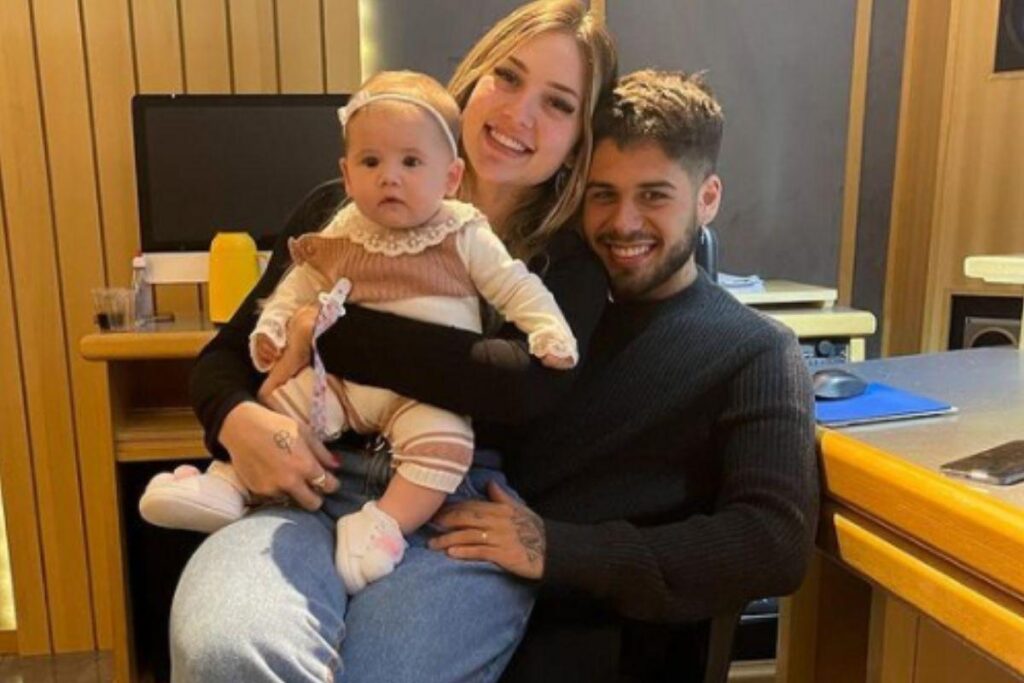 Maria Alice curte foto com tema Tutti-Frutti