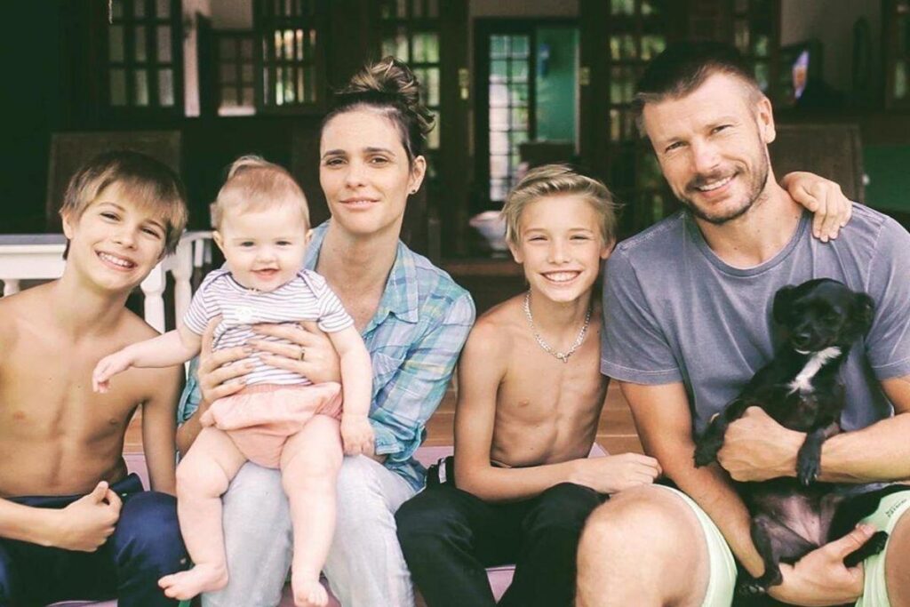 Rodrigo Hilbert colou uma foto da família na bicicleta