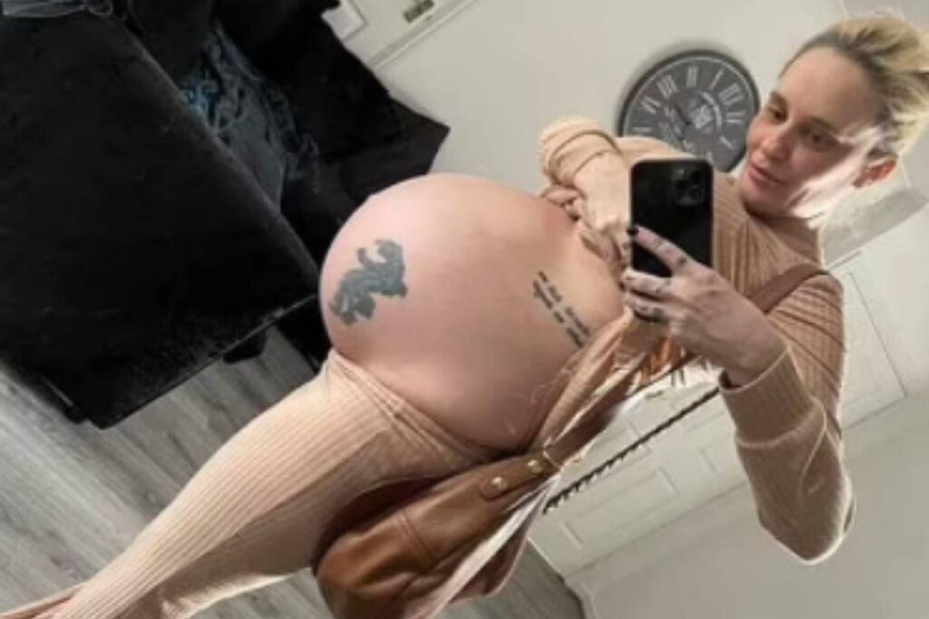 Mãe dá à luz gêmeas após sonhar com o avô