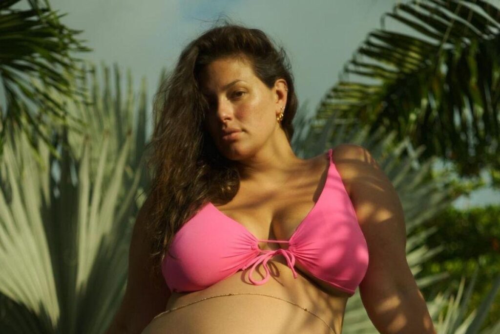 Ashley Graham contou a novidades aos seguidores pelo Instagram
