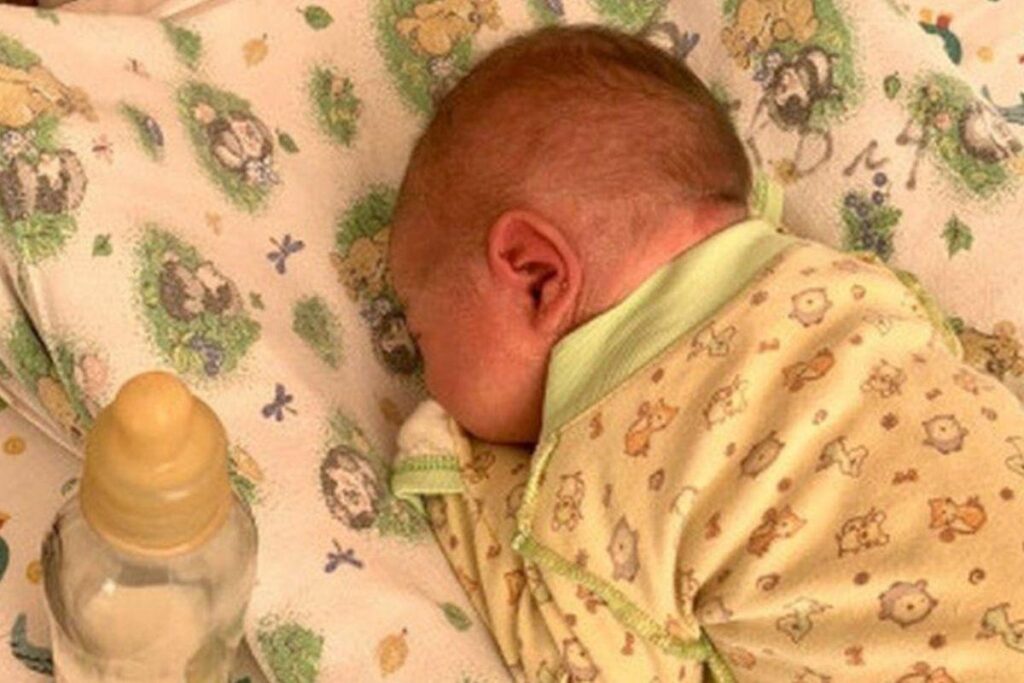 O bebês está bem e a salvo