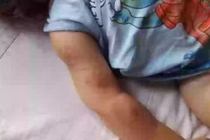 O bebê nasceu em março do ano passado