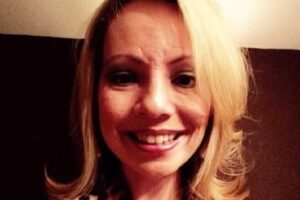 Robin Folsom fingiu uma gravidez no trabalho e foi descoberta pelos colegas