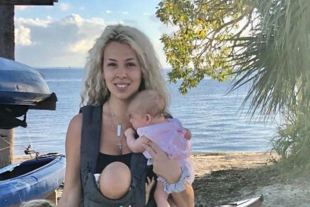 A mãe explicou como ela teve dois conjuntos de trigêmeos, mas dois dos bebês infelizmente faleceram