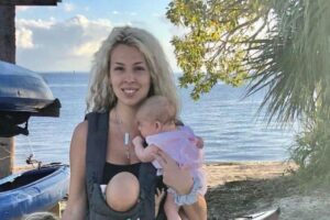 A mãe explicou como ela teve dois conjuntos de trigêmeos, mas dois dos bebês infelizmente faleceram