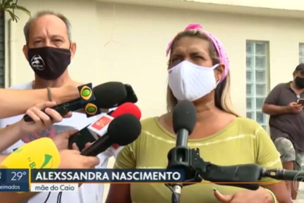 Mãe de jovem baleado no Rio de Janeiro