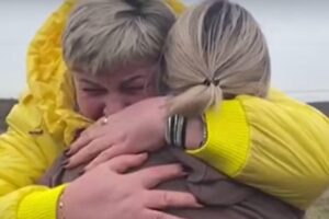 A mãe reencontrou as crianças