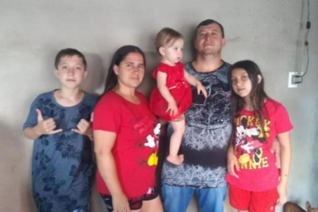 As enchentes destruíram diversas casas e estabelecimentos da região