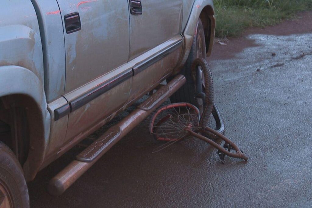 Os bombeiros foram socorrer o menino que fio atropelado