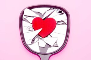 É importante trabalhar a autoconfiança e autoestima para entender o ciúmes do ponto de vista astrológico