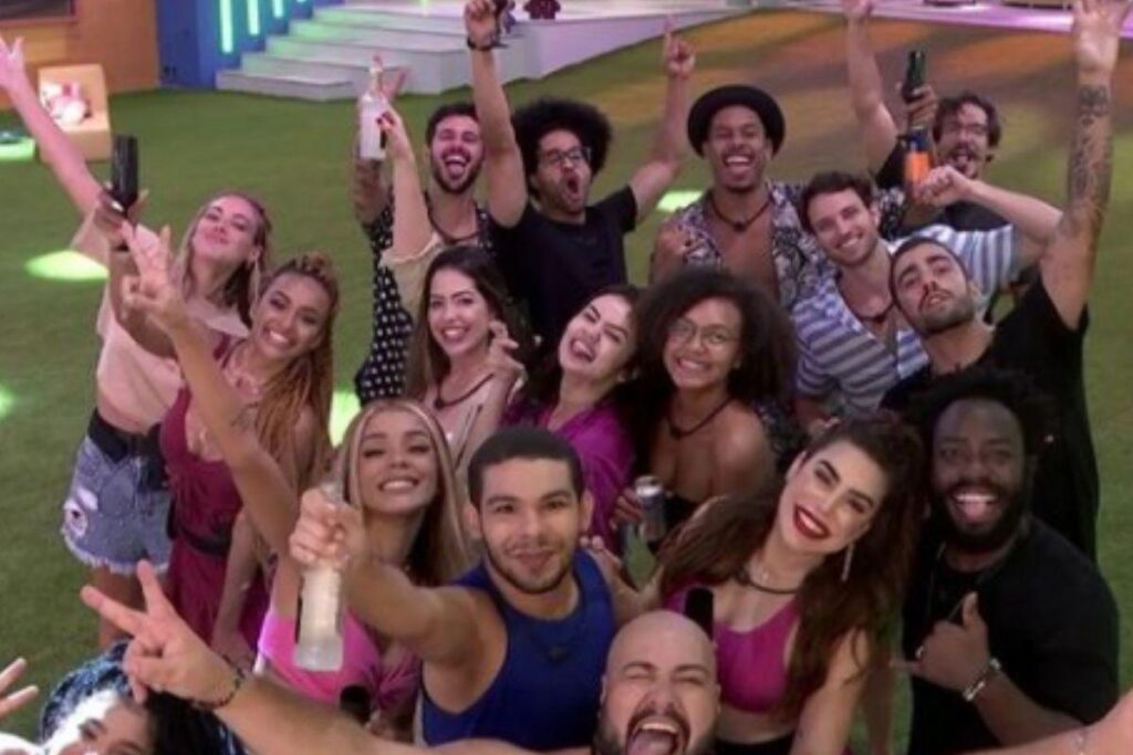 Natália levanta suspeita de gravidez após passar mal no último domingo