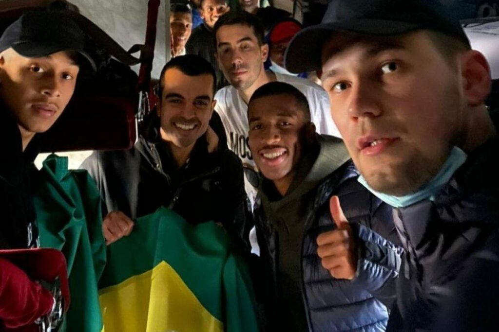 Os jogadores brasileiros conseguiram sair da Ucrânia com a família