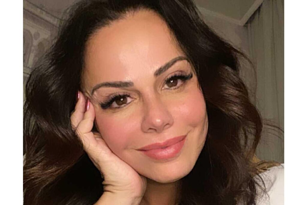 Viviane Araújo, gestante do primeiro filho, samba na ponta do pé