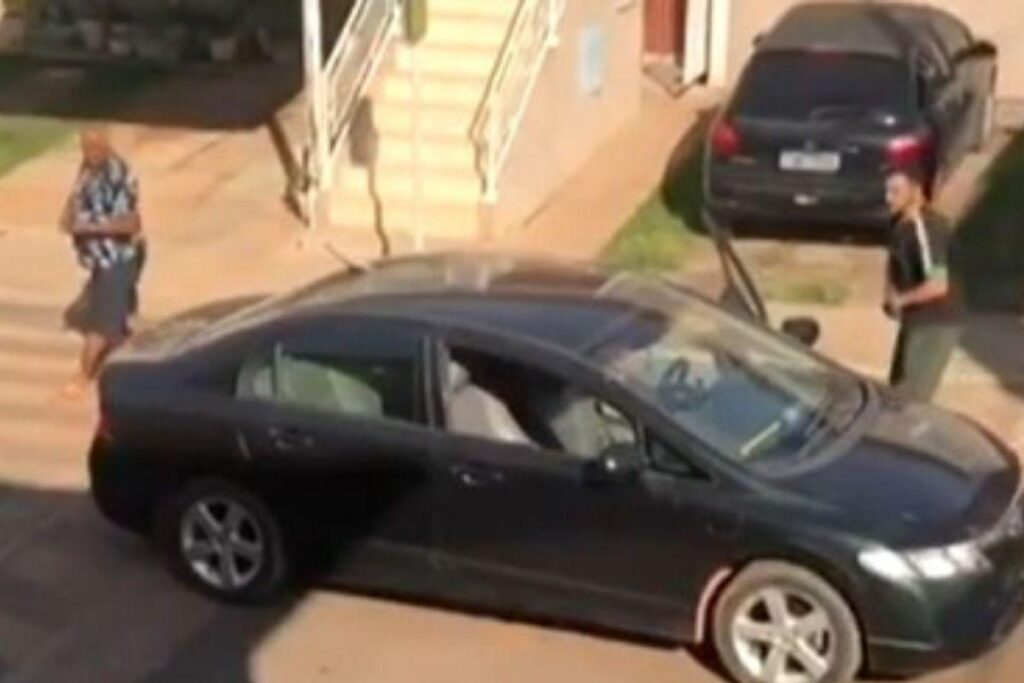 Pai e filho foram presos por ameaçarem vizinhos e o síndico do condomínio