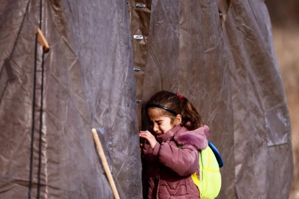 Guerra entre Rússia e Ucrânia já provocou mais de meio milhão de crianças refugiadas, diz Unicef