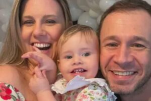 Tiago Leifert mostra a filha dançando e se diverte