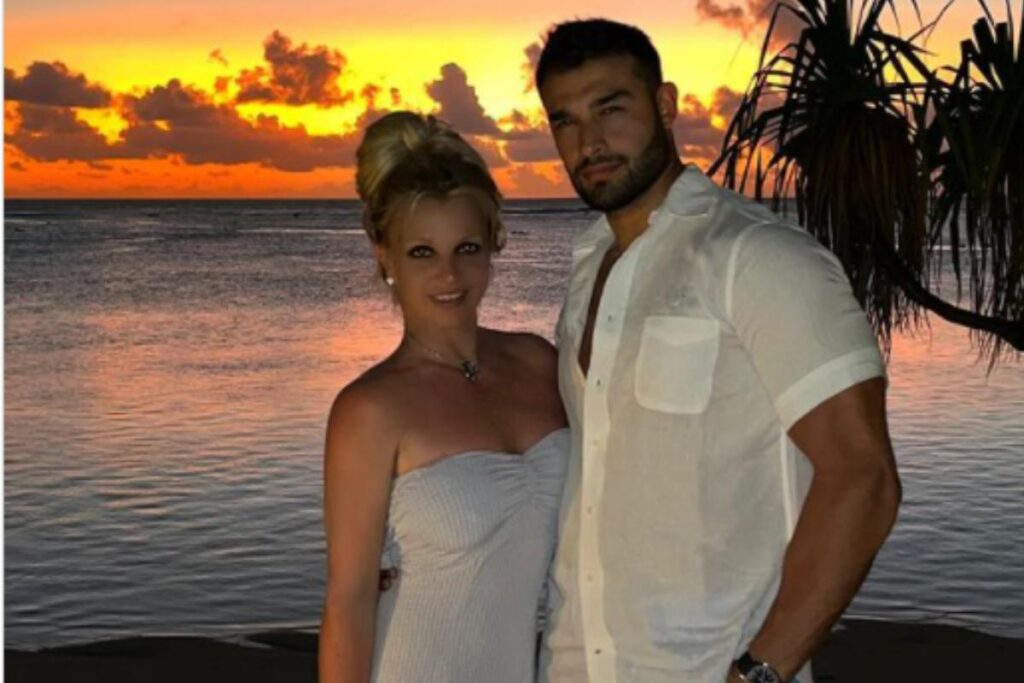 Britney ao lado de Sam, noivo desde dezembro de 2021