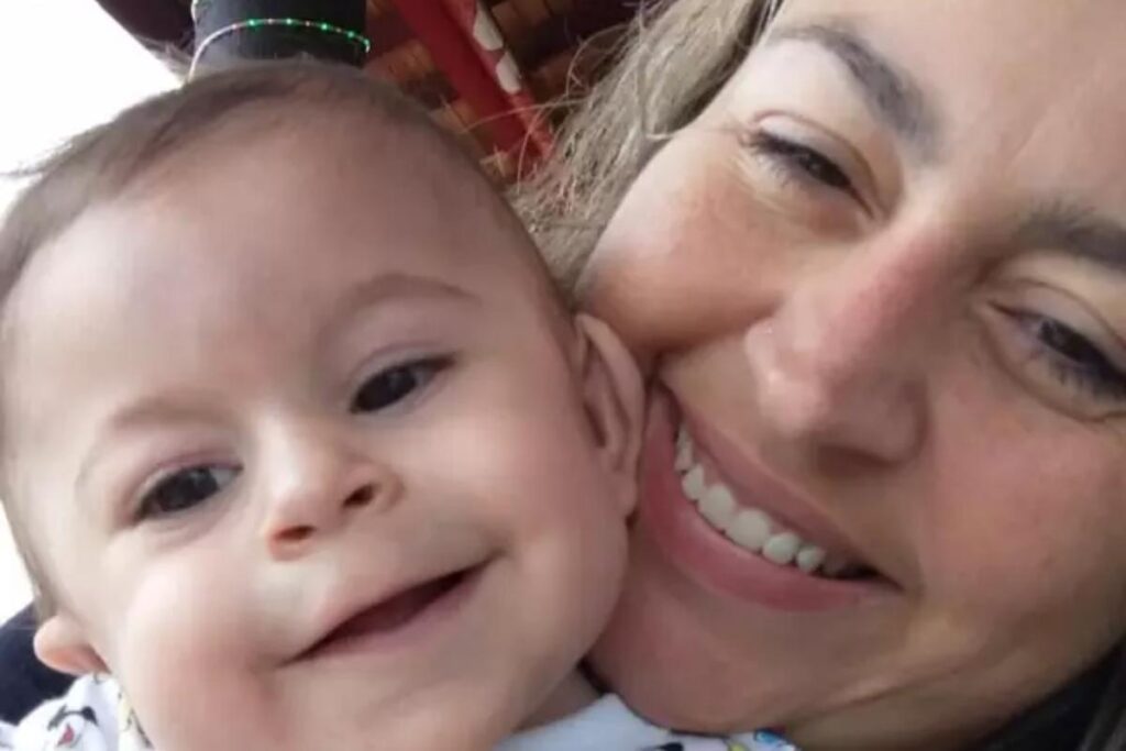 Bebê nasce com três braços em caso raro