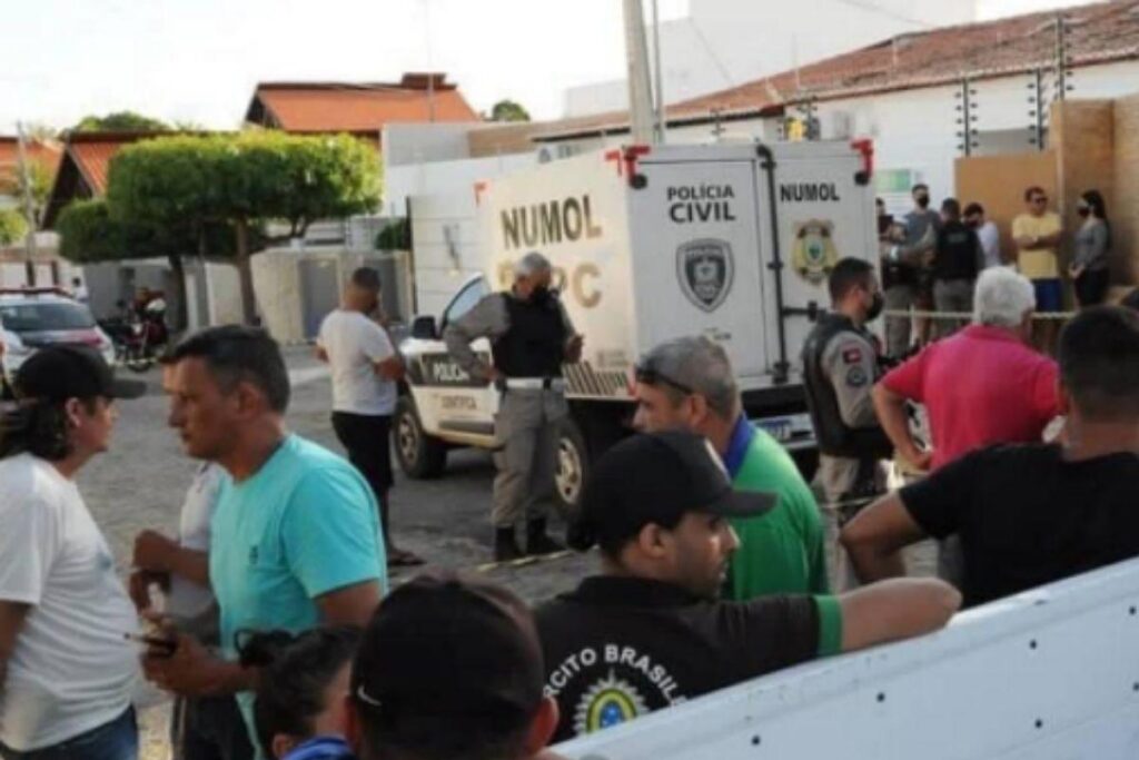 Menino de 13 anos mata a família a tiros por não deixarem usar o celular