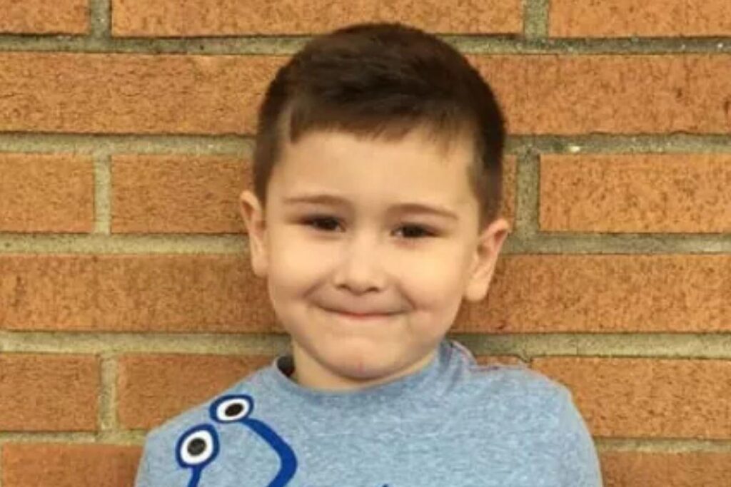 Christopher, à direita, é pai de Corey e foi preso pelo assassinato do filho