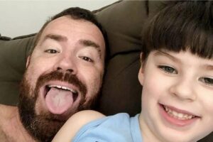 Pai de Henry acredita que Monique segurou o filho pelos braços para ser torturado por Jairinho