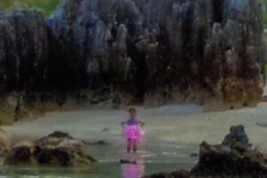 Será uma criança fantasma?!