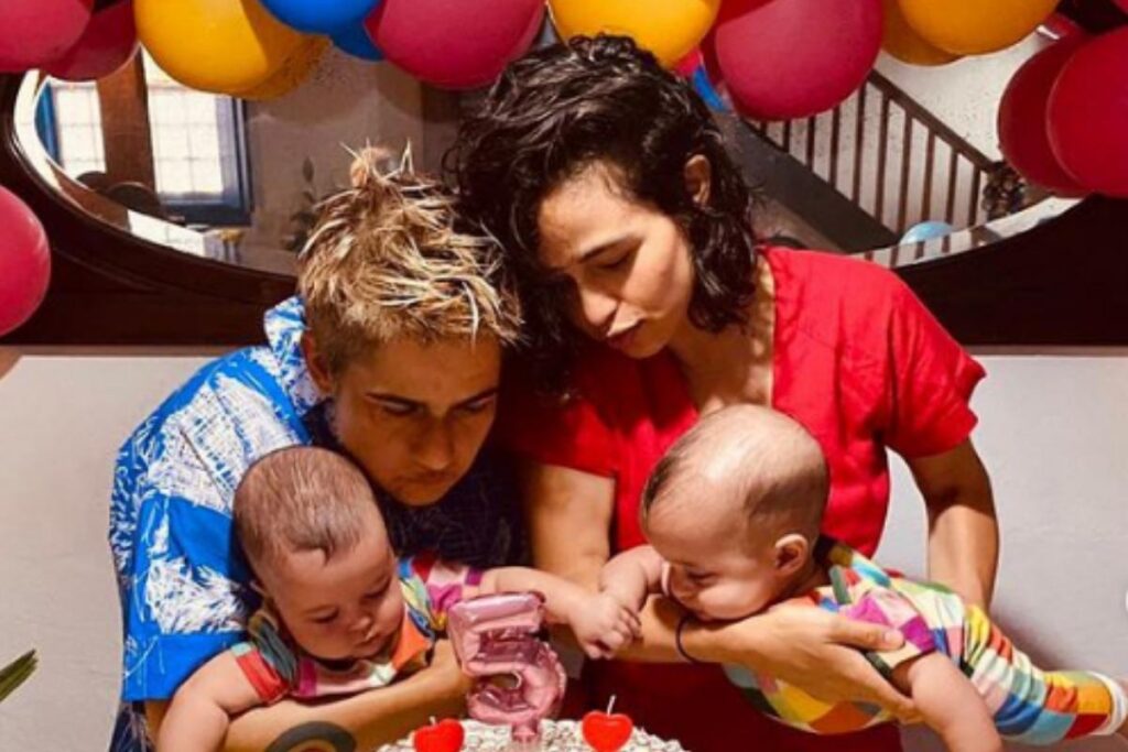 Família de Nanda Costa e Lan Lanh se reúnem para comemoração das gêmeas