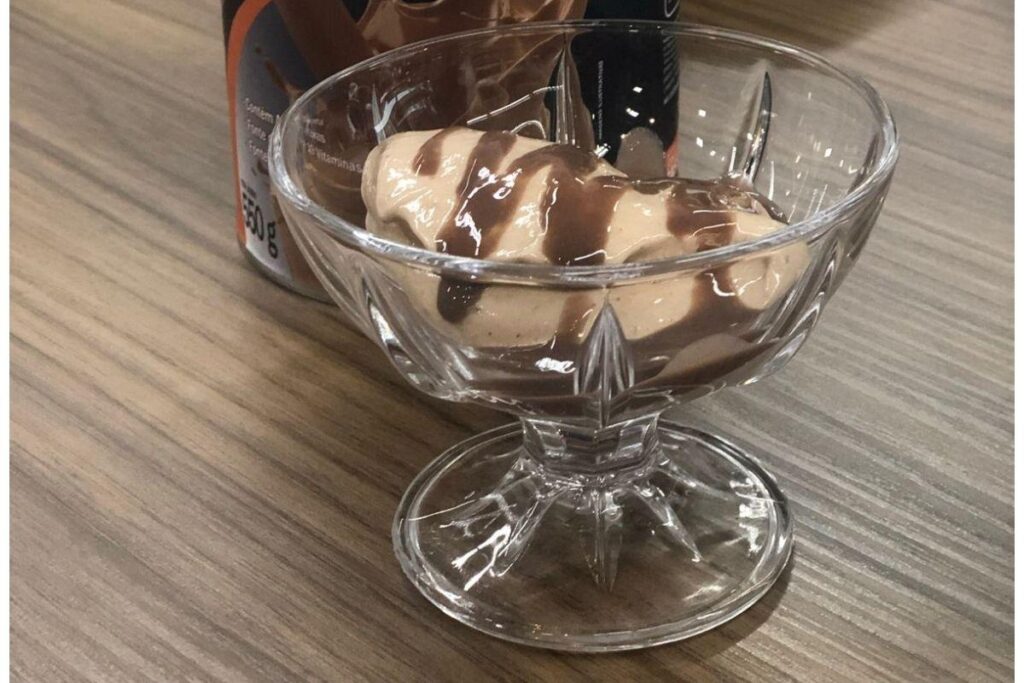 Sorvete de chocolate com menta