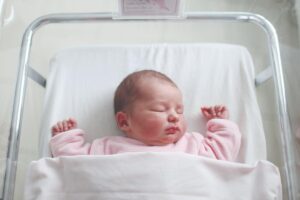 O bebê engasgou com o leite materno e não sobreviveu