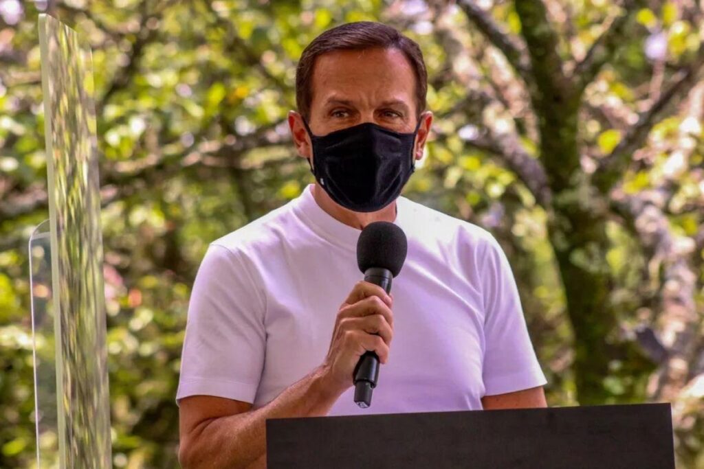 São Paulo vai retirar a obrigatoriedade do uso de máscaras ao ar livre