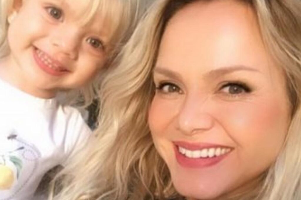 Arthur e Manuela ao lado da estrela do Michael Jackson