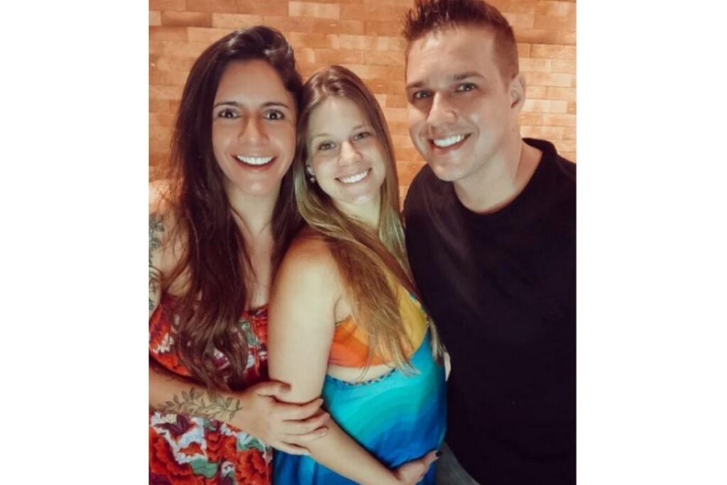 Trisal espera 1º bebê e explica como dividirá os cuidados