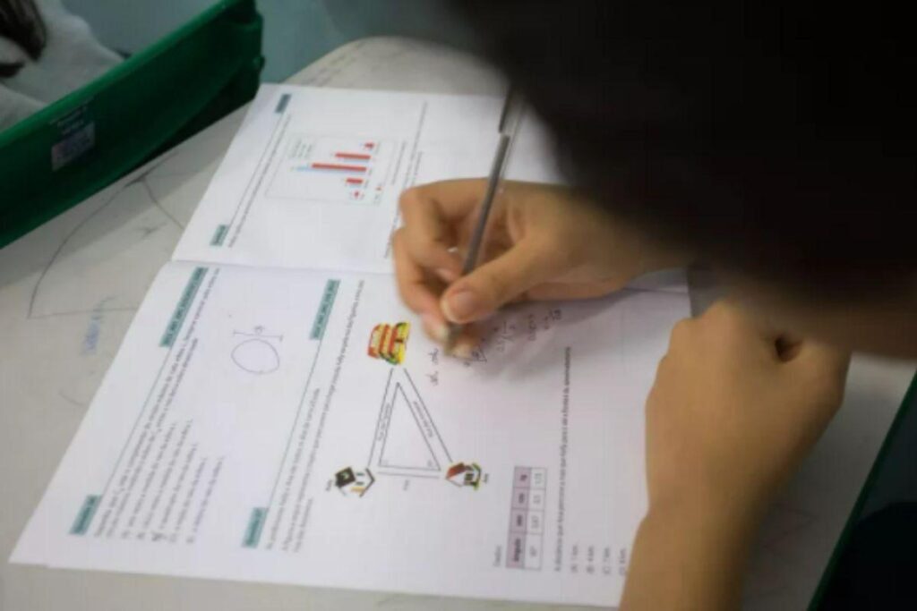 Escola fecha acusada de Black Face