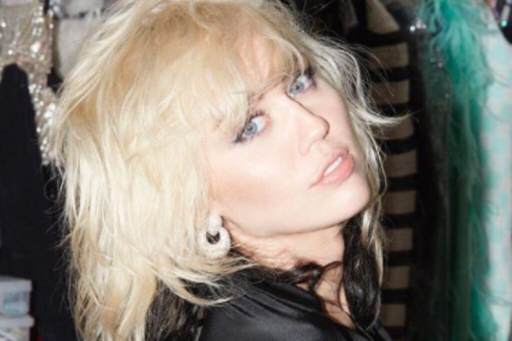 Miley Cyrus faz convite especial à criança que vendeu brinquedos para conseguir ir ao show da cantora