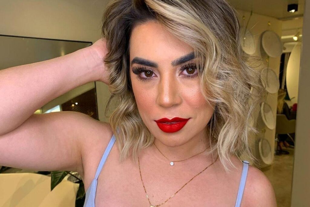 Três assaltantes invadiram a casa dos pais de Naiara