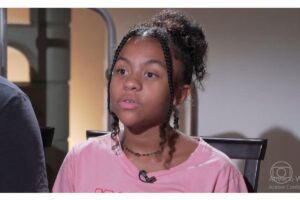 Anna foi encaminhada às pressas ao hospital após ter sido esfaqueada