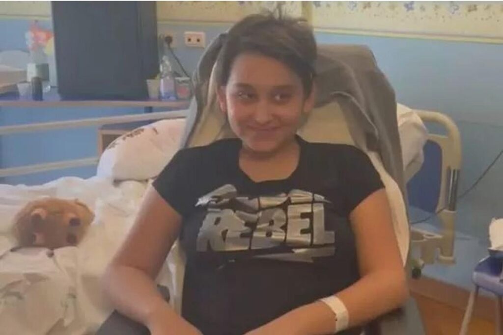 A menina acordou sem ter ideia de que sua família estava morta