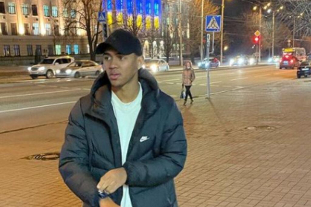 Guilherme Smith se reencontra com a mãe após escapar da guerra na Ucrânia