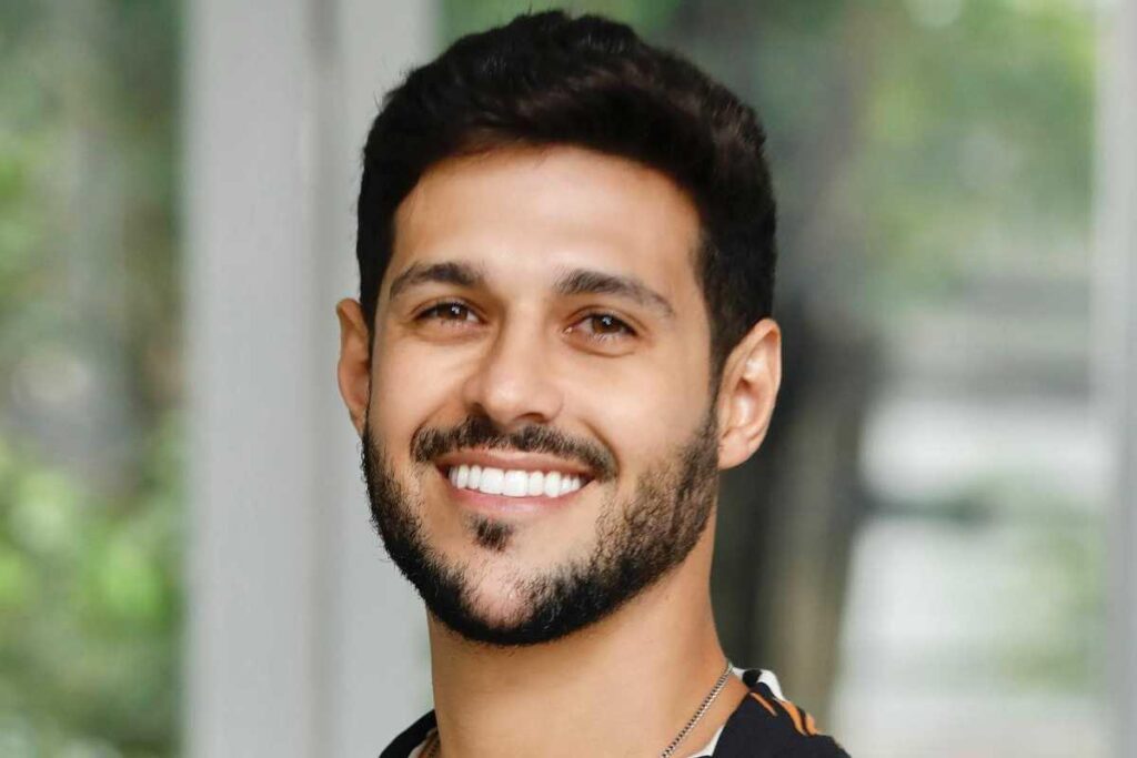Rodrigo Mussi lembra pouco sobre BBB 22 e pergunta sobre pai falecido após extubação