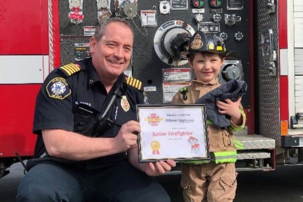 O Oliver realizou o sonho de conhecer o Corpo de Bombeiros