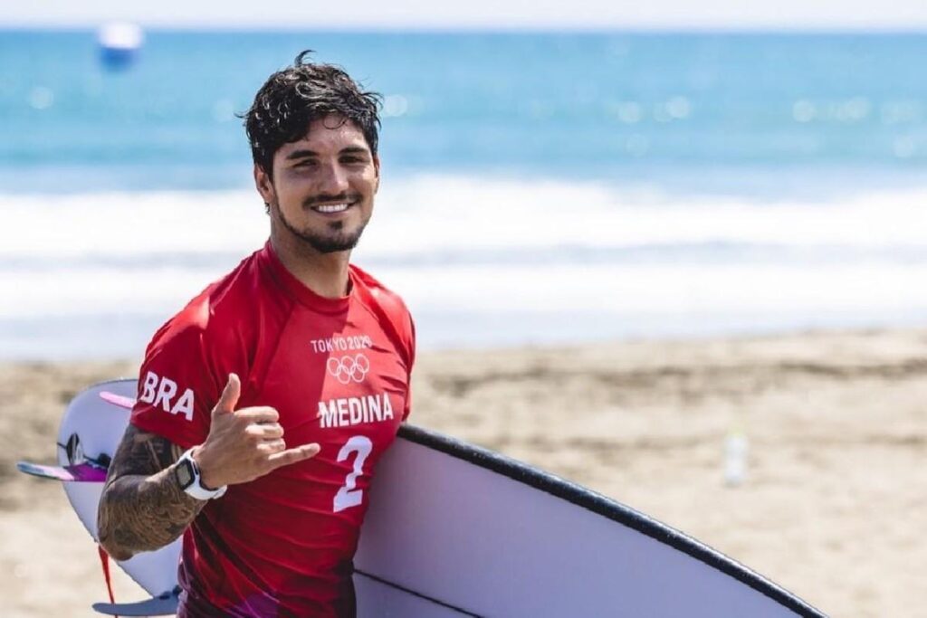 Gabriel Medina contou que não voltou a falar com a família após o término do relacionamento com Yasmin Brunet