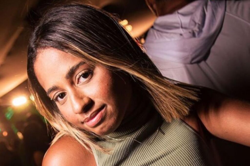 MC Loma mostra tamanho da barriga no 4° mês de gravidez