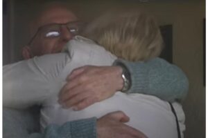 Pai e filha se encontram pelo Facebook após 58 anos separados