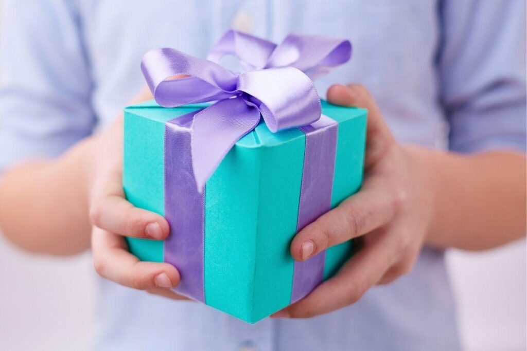 Ideia de presente: Kit de maquiagens da Océane, com Blush e Iluminador da linha Marília Mendonça