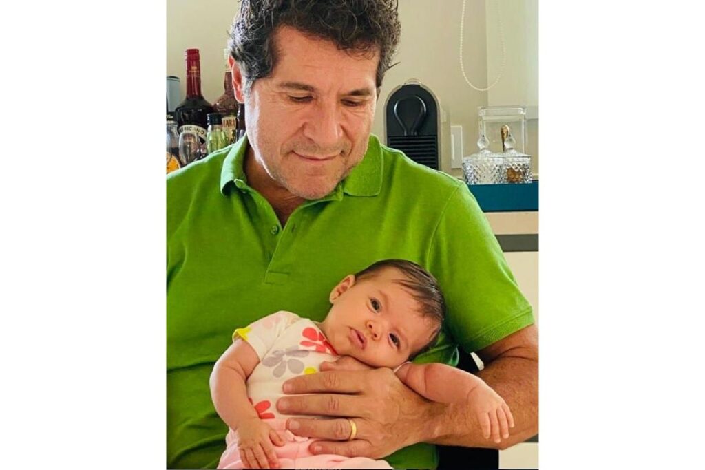 Filha do cantor Daniel sorrindo em foto