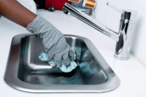 Família é denunciada por manter empregada doméstica em regime de ‘escravidão’