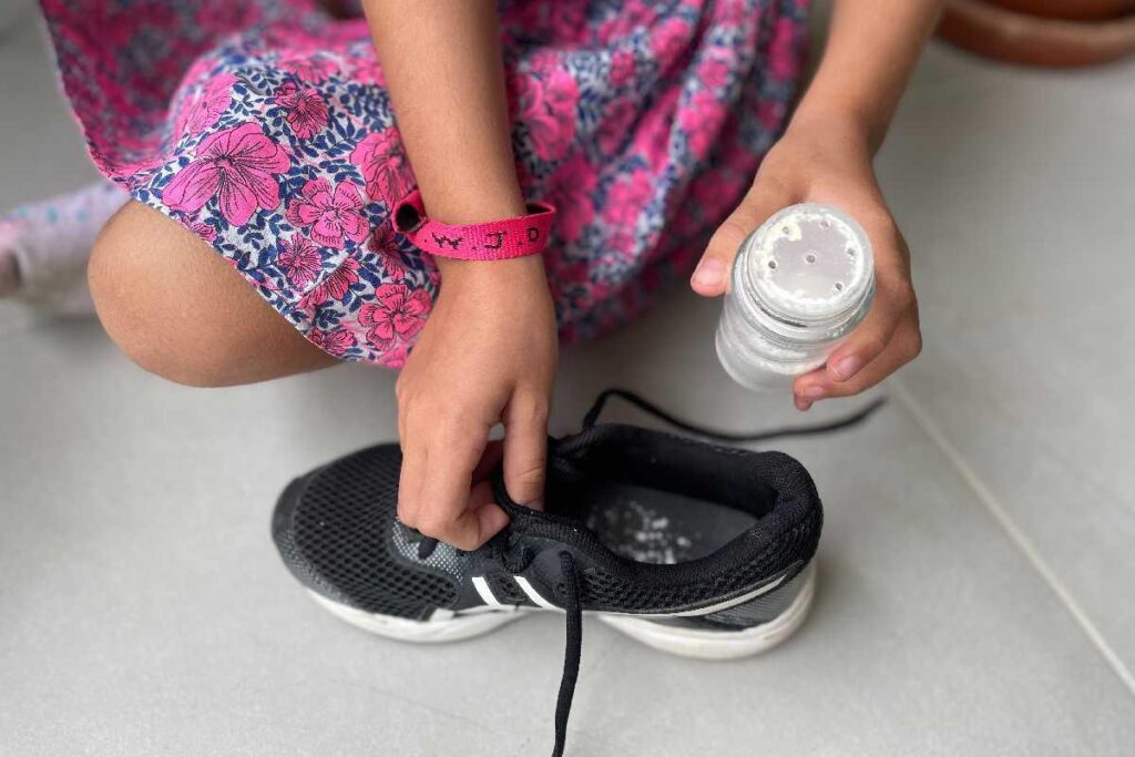 Conheça um truque para dar fim no chulé